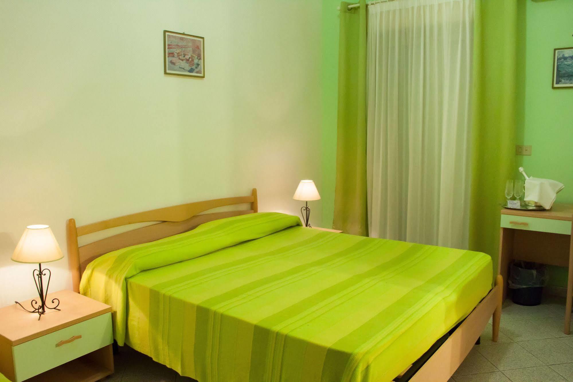 Hotel Pagano SantʼAlessio Siculo Buitenkant foto