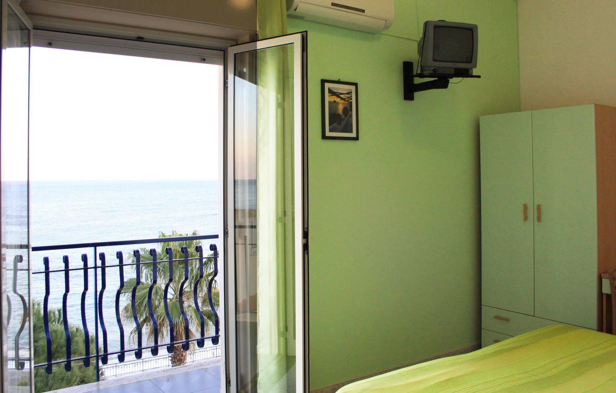 Hotel Pagano SantʼAlessio Siculo Buitenkant foto